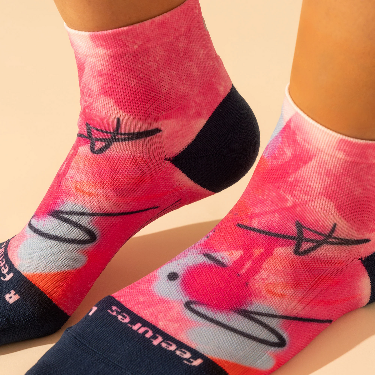 Feetures Elite Light Cushion Quarter Women's Day LE sock in Feminine Grit — heel detail #Color_Feminine Grit