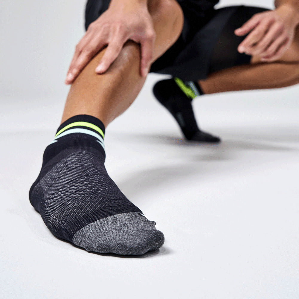 Feetures Elite Ultra Light Cushion Quarter sock in Night Track — lifestyle #Colour_Night Track