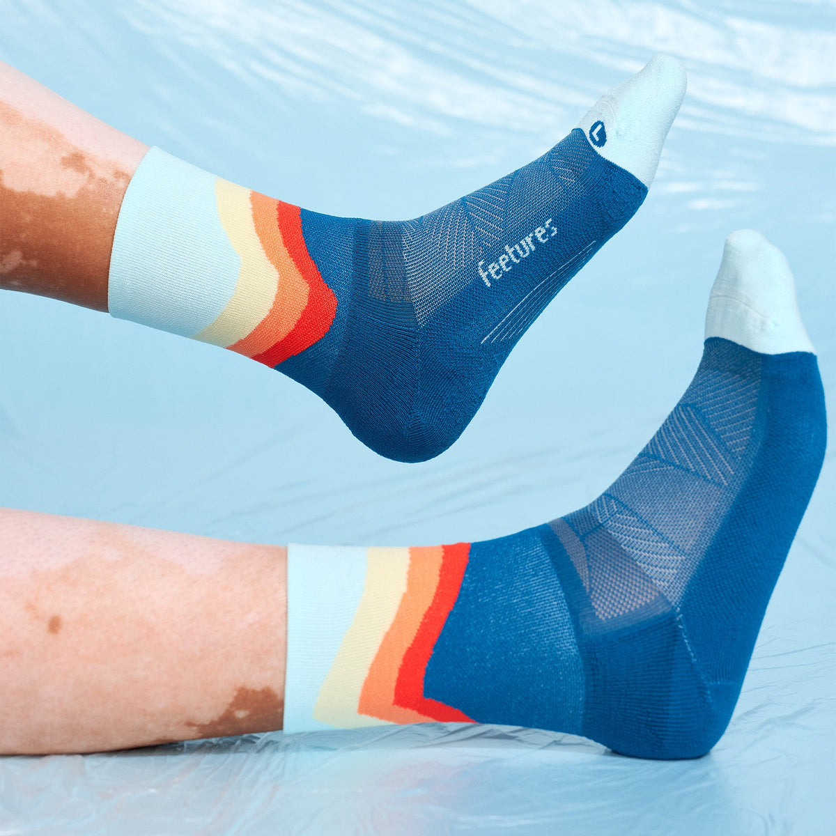 Feetures Elite Light Cushion Mini Crew sock in Blue Swell — heel detail #Color_Blue Swell
