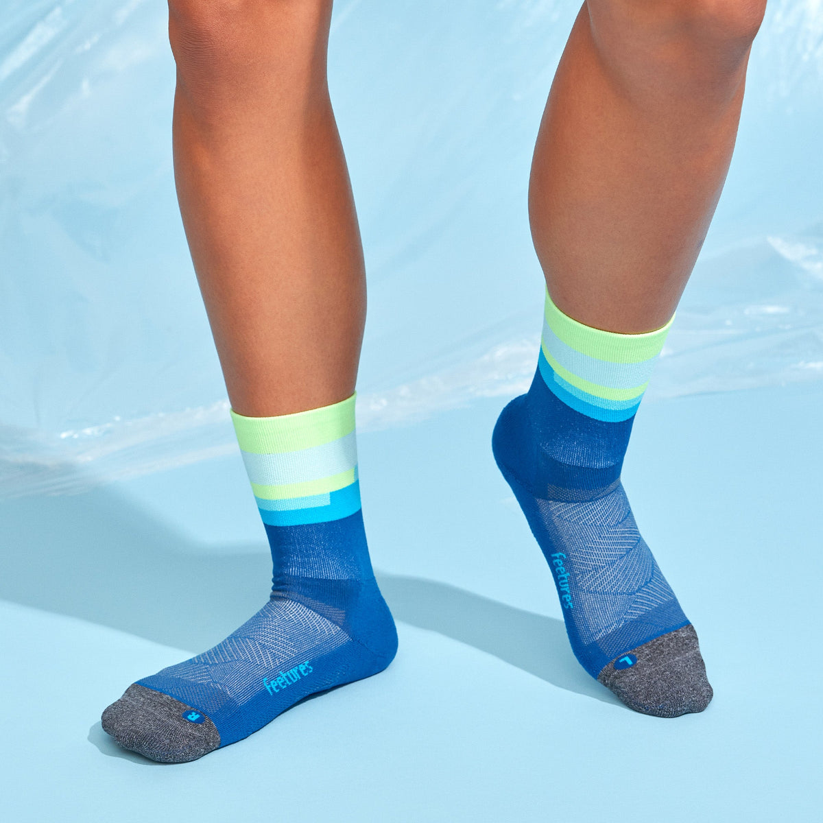 Feetures Elite Light Cushion Mini Crew sock in Surfboard Blue — heel detail #Color_Surfboard Blue
