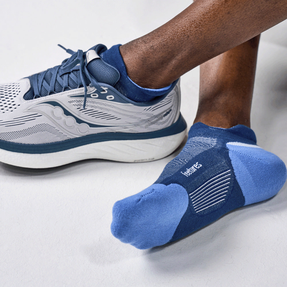 Feetures Elite Max Cushion Tab sock in Blue Wave — lifestyle #Colour_Blue Wave