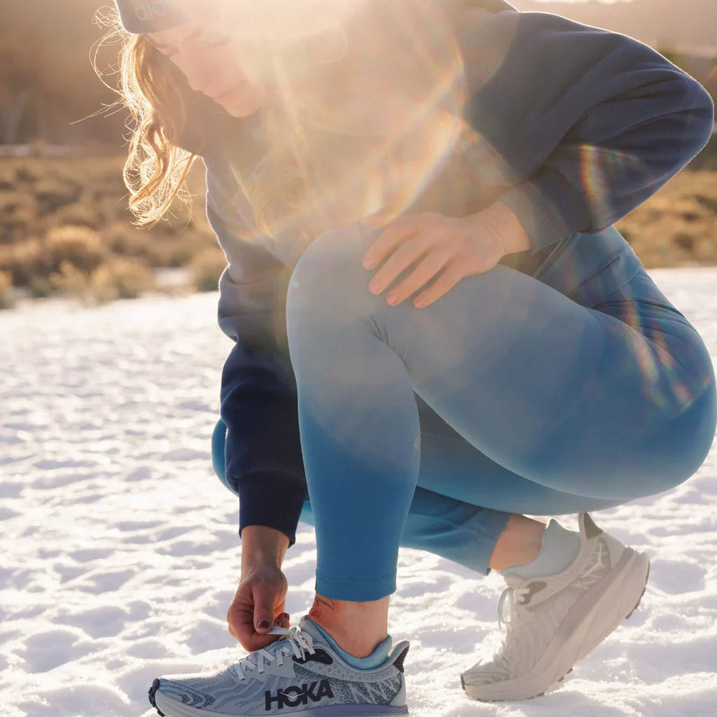 Feetures Merino 10 Max Cushion Tab sock in Tahoe Blue — lifestyle #Colour_Tahoe Blue