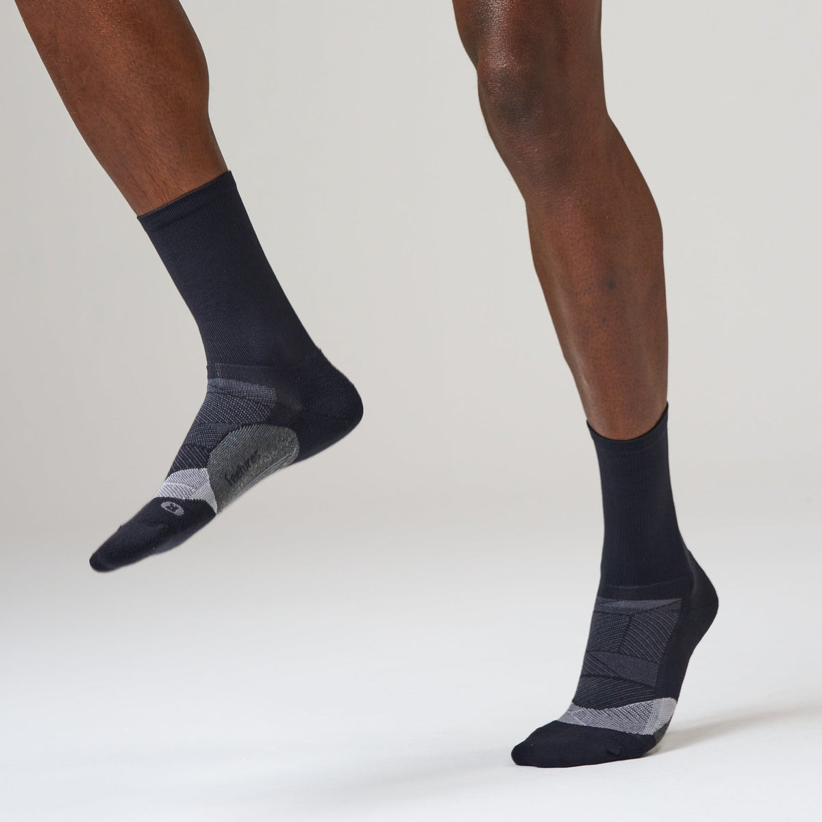 Feetures Elite Light Cushion Mini Crew sock in Black — heel detail #Color_Black