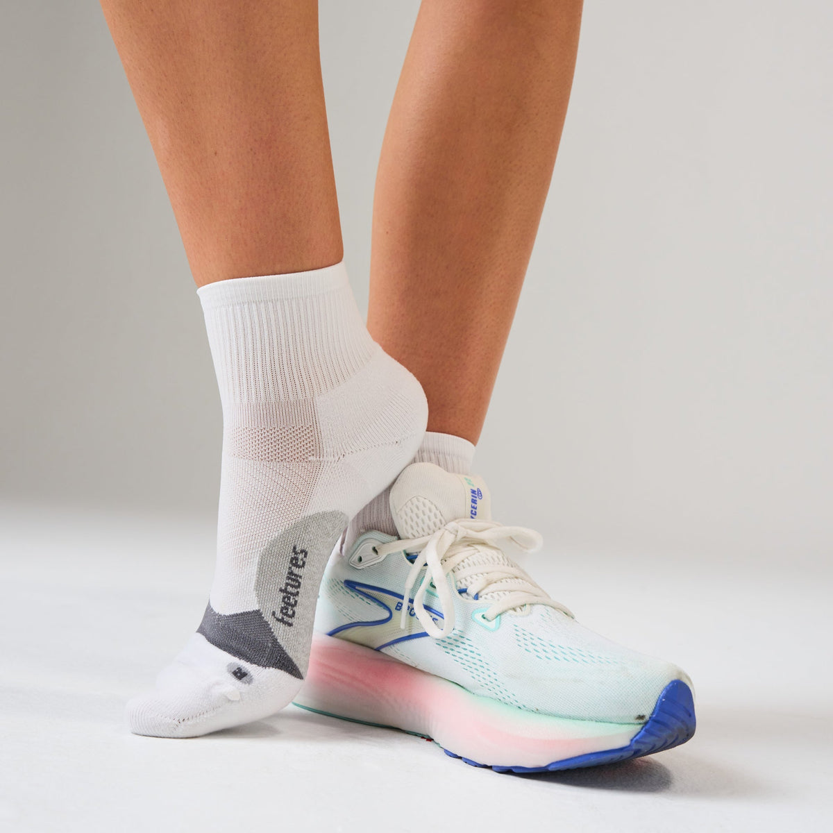 Feetures Elite Light Cushion Quarter sock in White — lifestyle #Colour_White