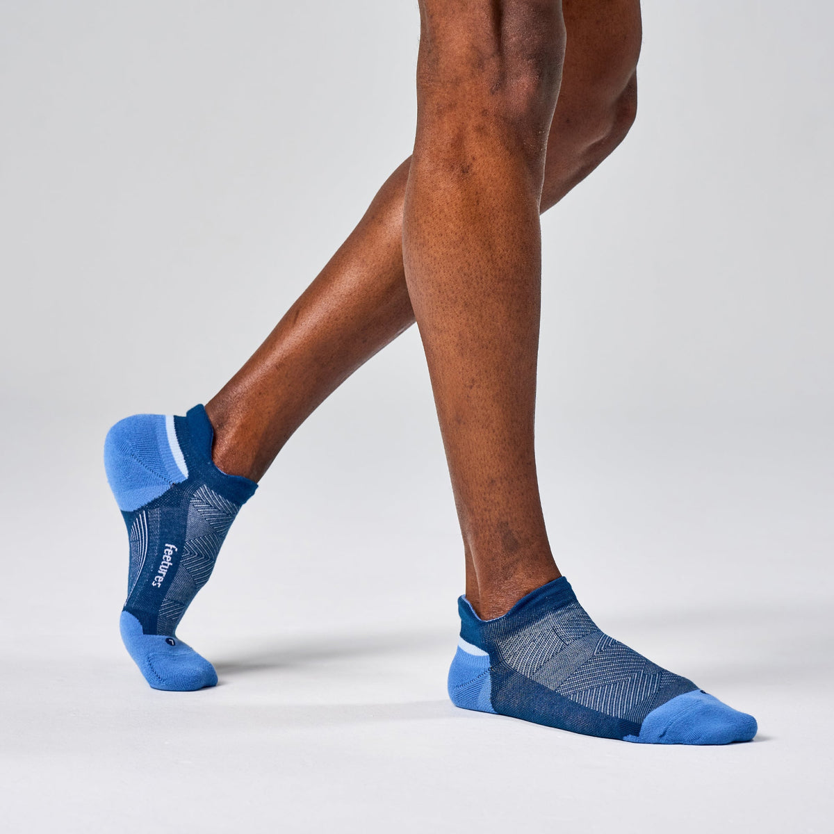Feetures Elite Max Cushion Tab sock in Blue Wave — heel detail #Colour_Blue Wave