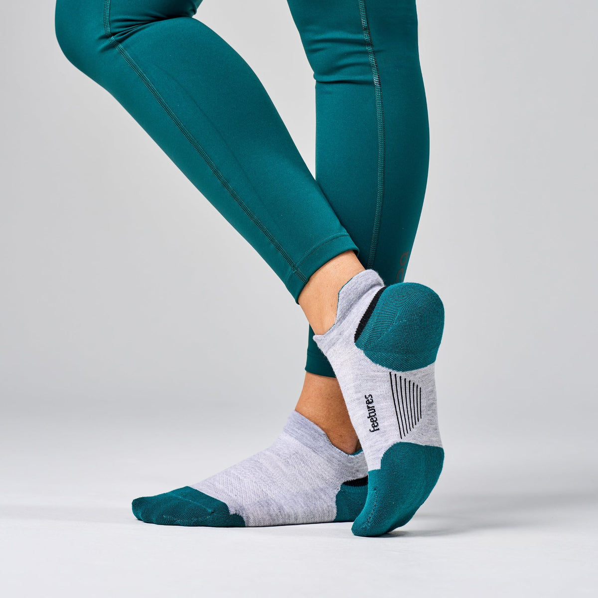 Feetures Elite Max Cushion Tab sock in Stone Ivy — heel detail #Colour_Stone Ivy