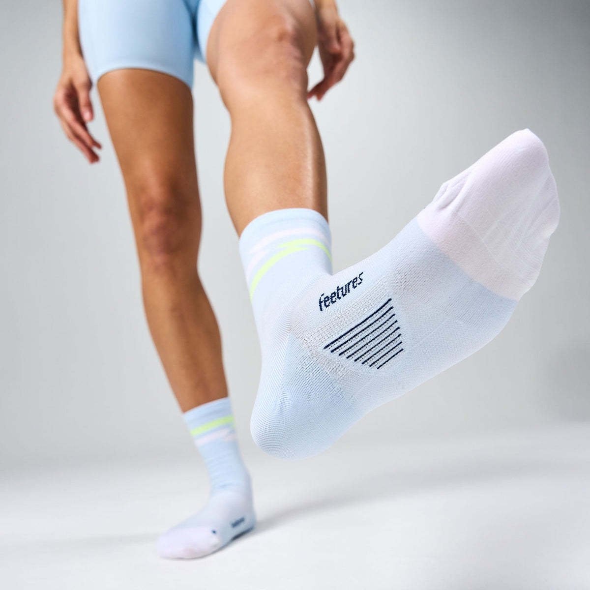 Feetures Elite Ultra Light Cushion Mini Crew sock in Day Track — heel detail #Colour_Day Track