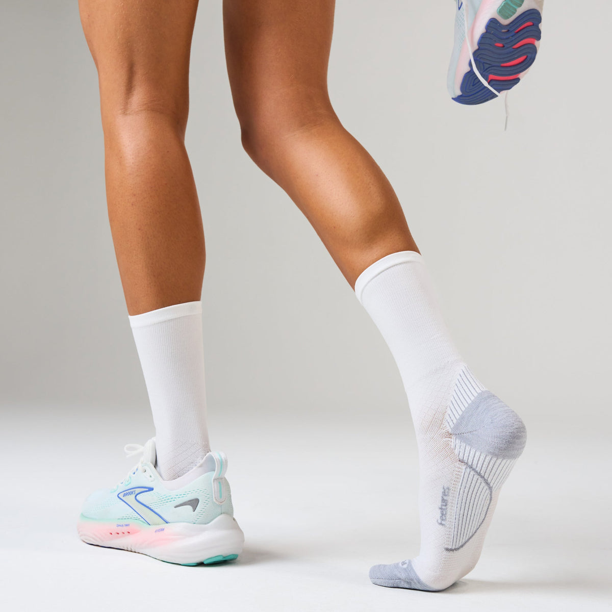 Feetures PF Relief Light Cushion Mini Crew sock in White — lifestyle #Color_White