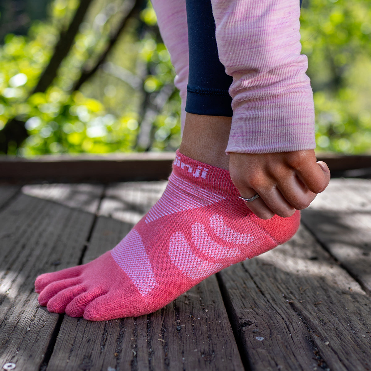 Injinji Womens Specific Ultra Run No Show Running Socks — Coral
