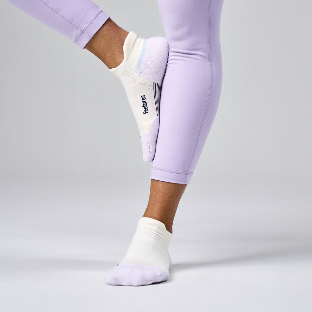 Feetures Elite Max Cushion Tab sock in Lilac Breeze — lifestyle #Colour_Lilac Breeze