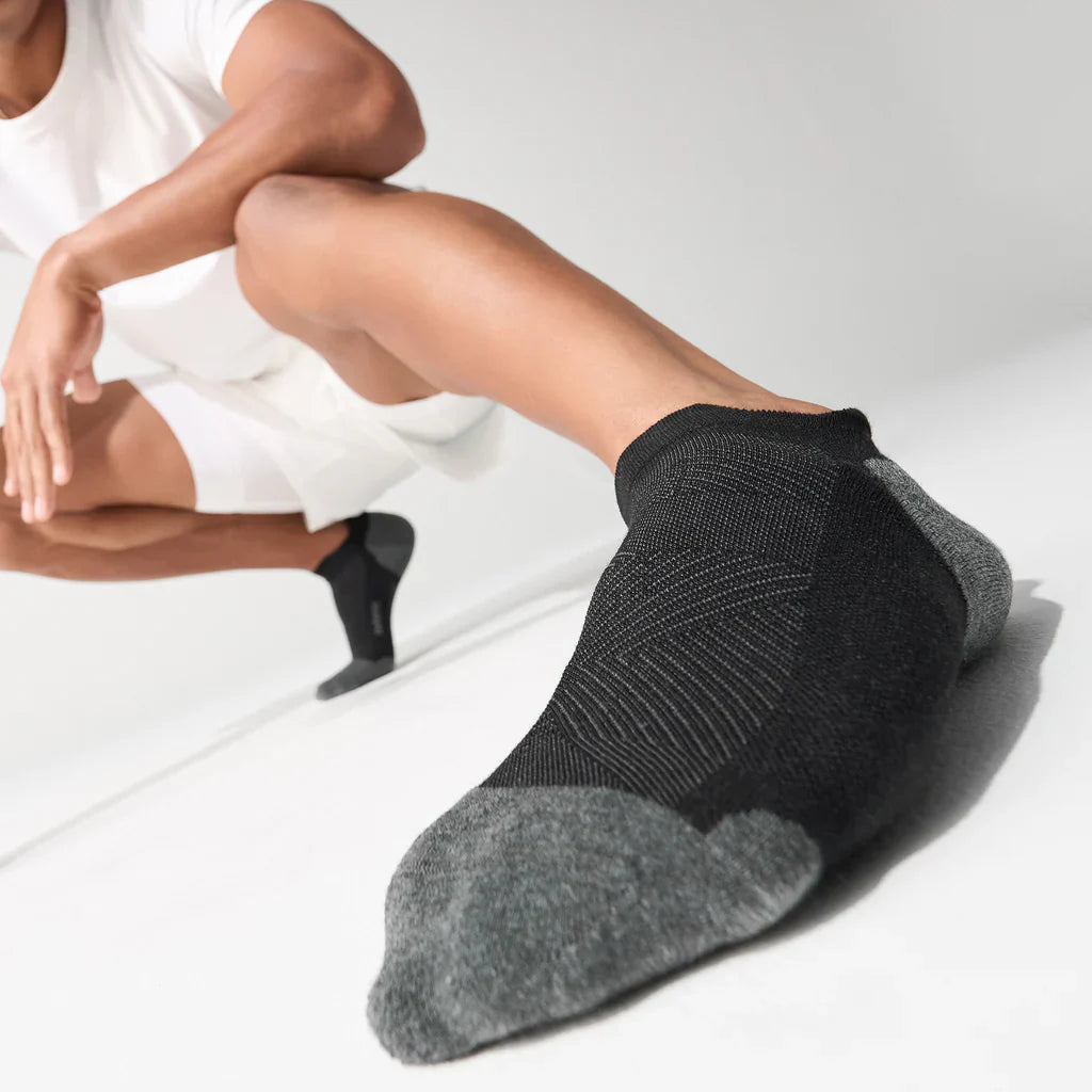 Feetures Elite Max Cushion Tab sock in Black — heel detail #Colour_Black