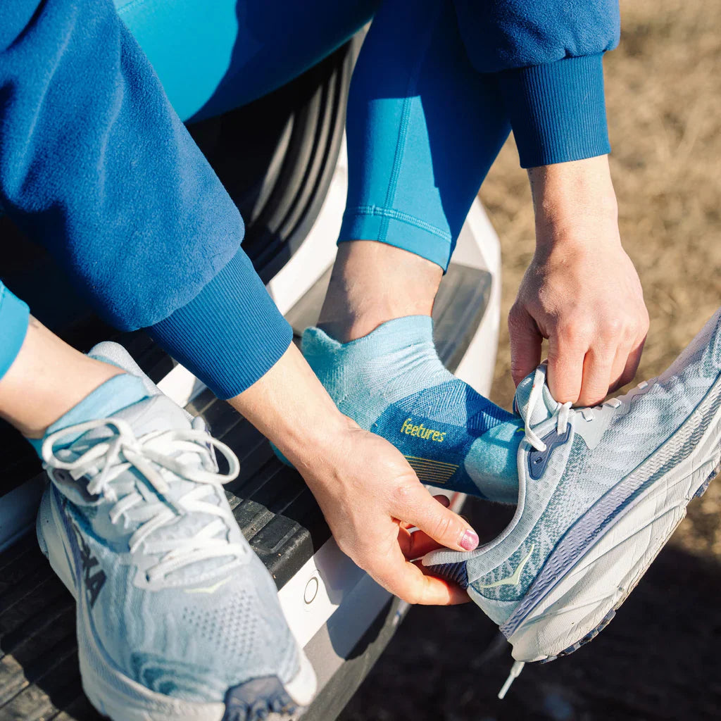 Feetures Merino 10 Max Cushion Tab sock in Tahoe Blue — heel detail #Colour_Tahoe Blue