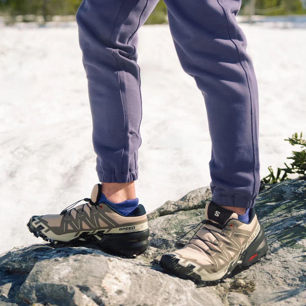 Feetures Merino 10 Max Cushion Tab sock in Aster Bloom — lifestyle #Colour_Aster Bloom