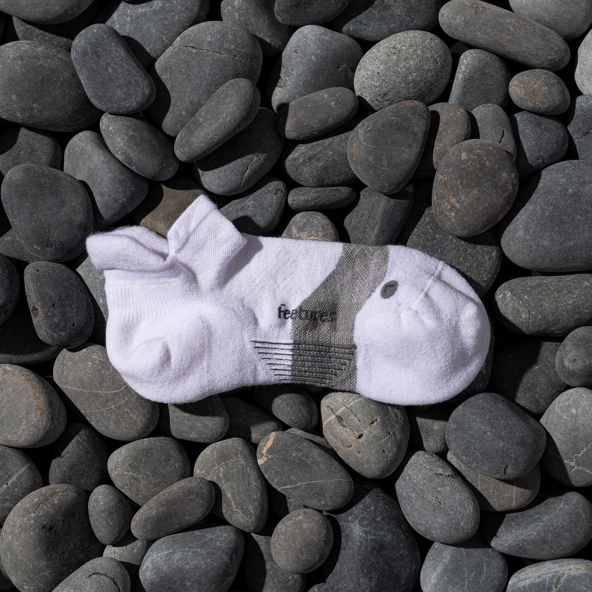 Feetures Merino 10 Ultra Light Tab sock in White — heel detail #Color_White