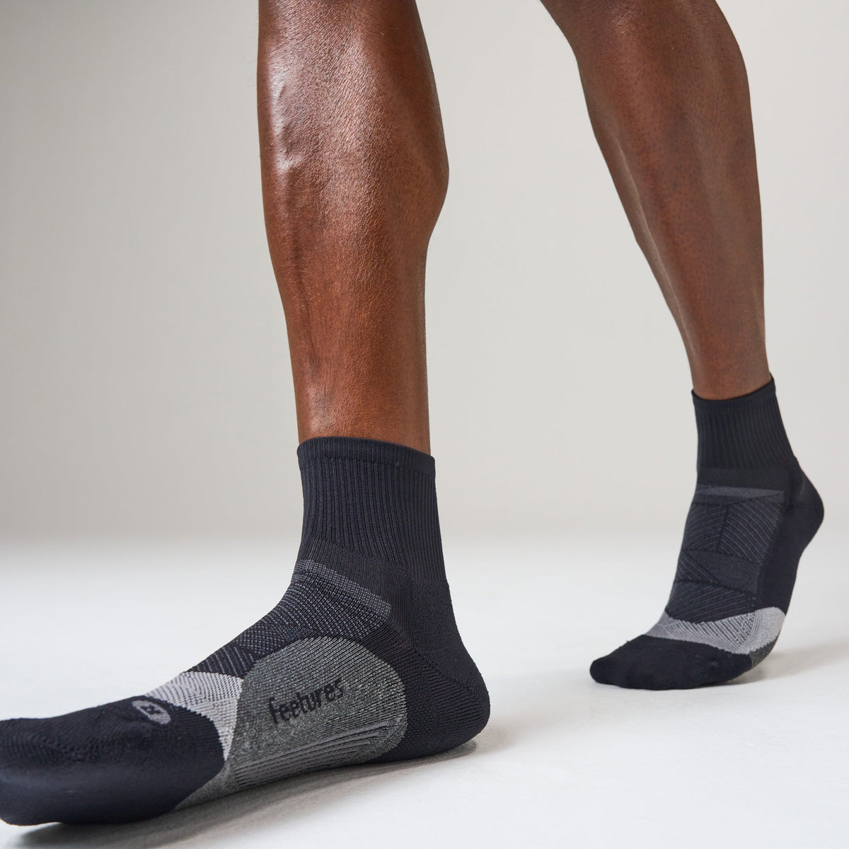 Feetures Elite Light Cushion Quarter sock in Black — heel detail #Colour_Black