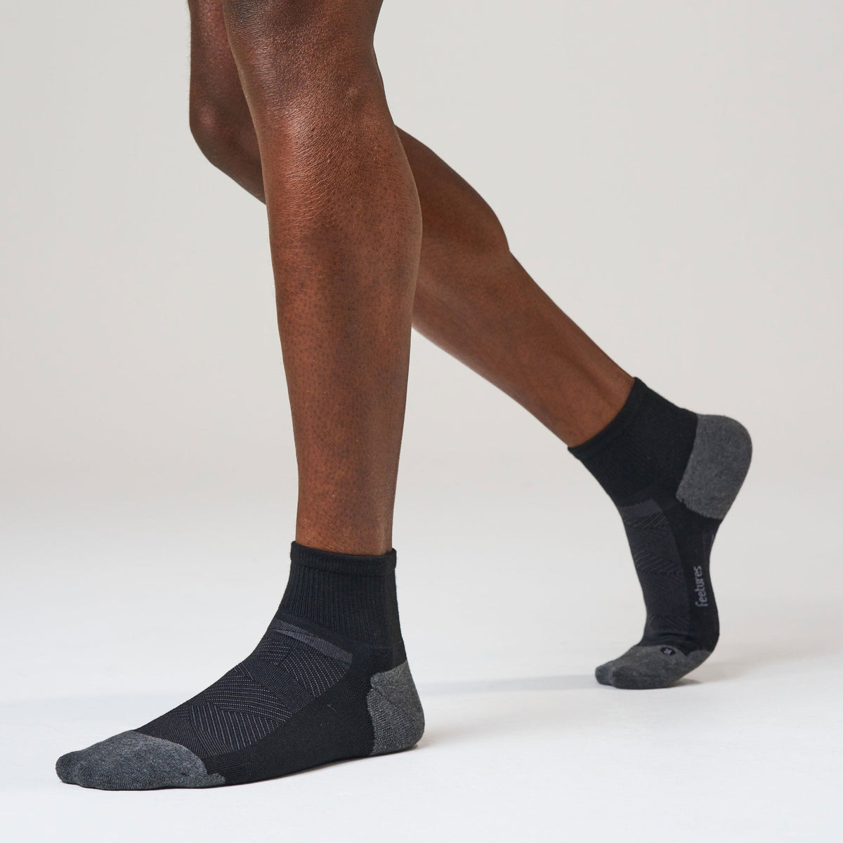Feetures Elite Max Cushion Quarter sock in Black — heel detail #Colour_Black