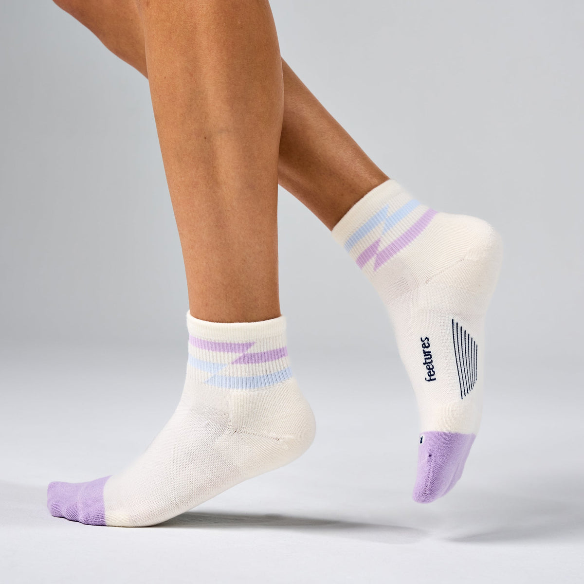 Feetures Elite Max Cushion Quarter sock in Soft Track — heel detail #Colour_Soft Track