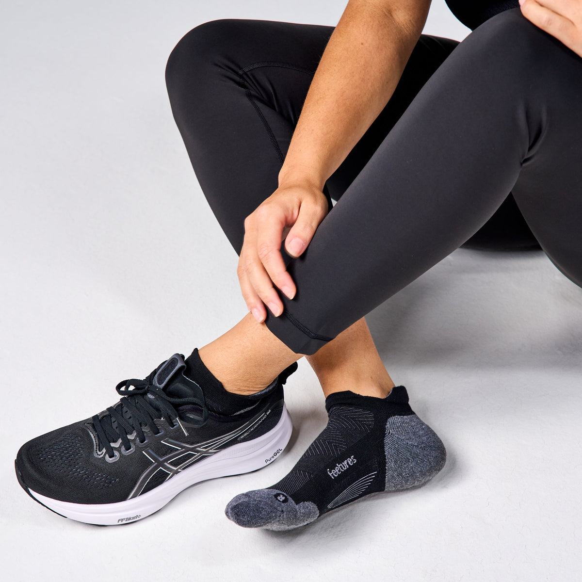 Feetures Elite Max Cushion Tab sock in Black — lifestyle #Colour_Black