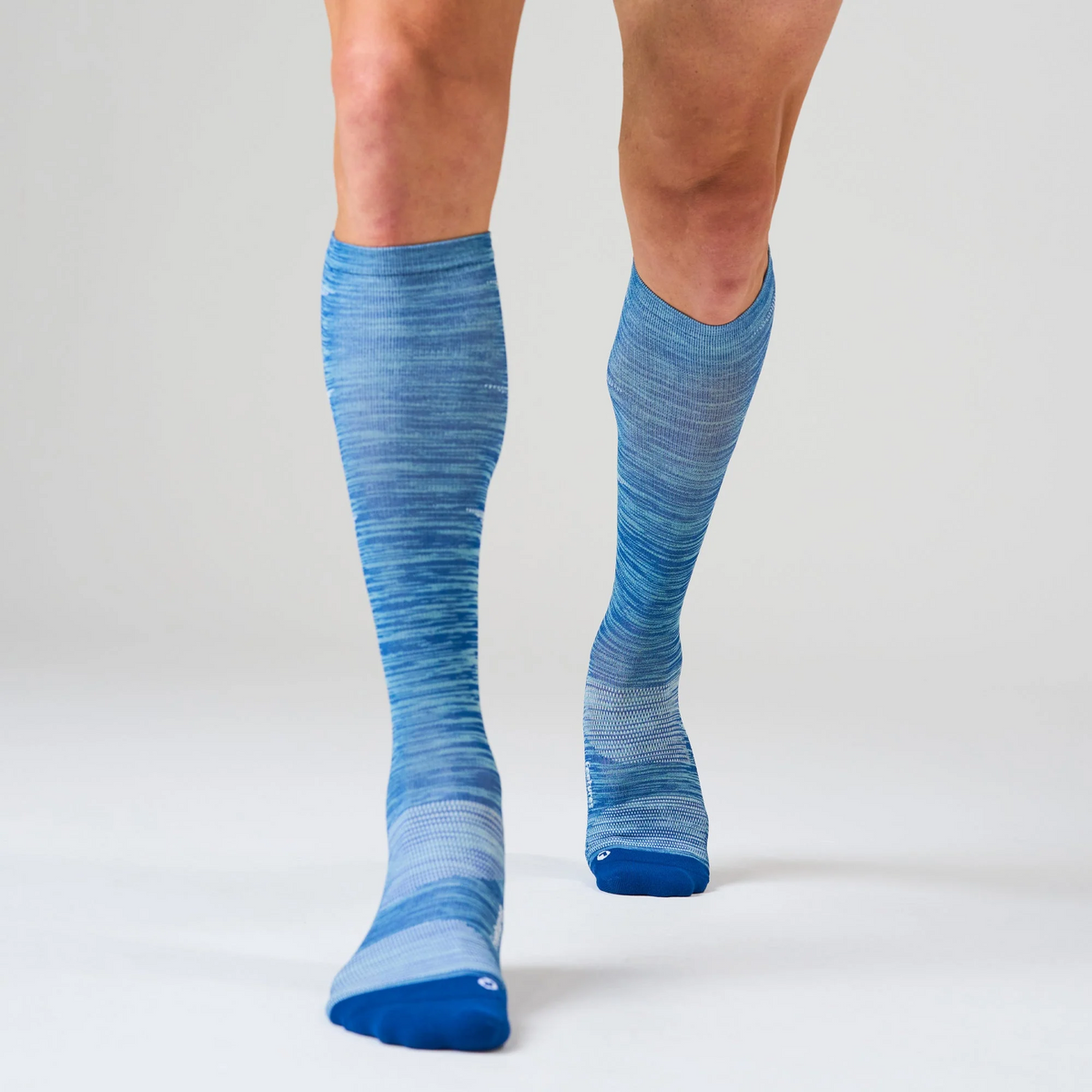 Feetures Graduated Compression Light Cushion Knee High sock in Sapphire — heel detail #Color_Sapphire