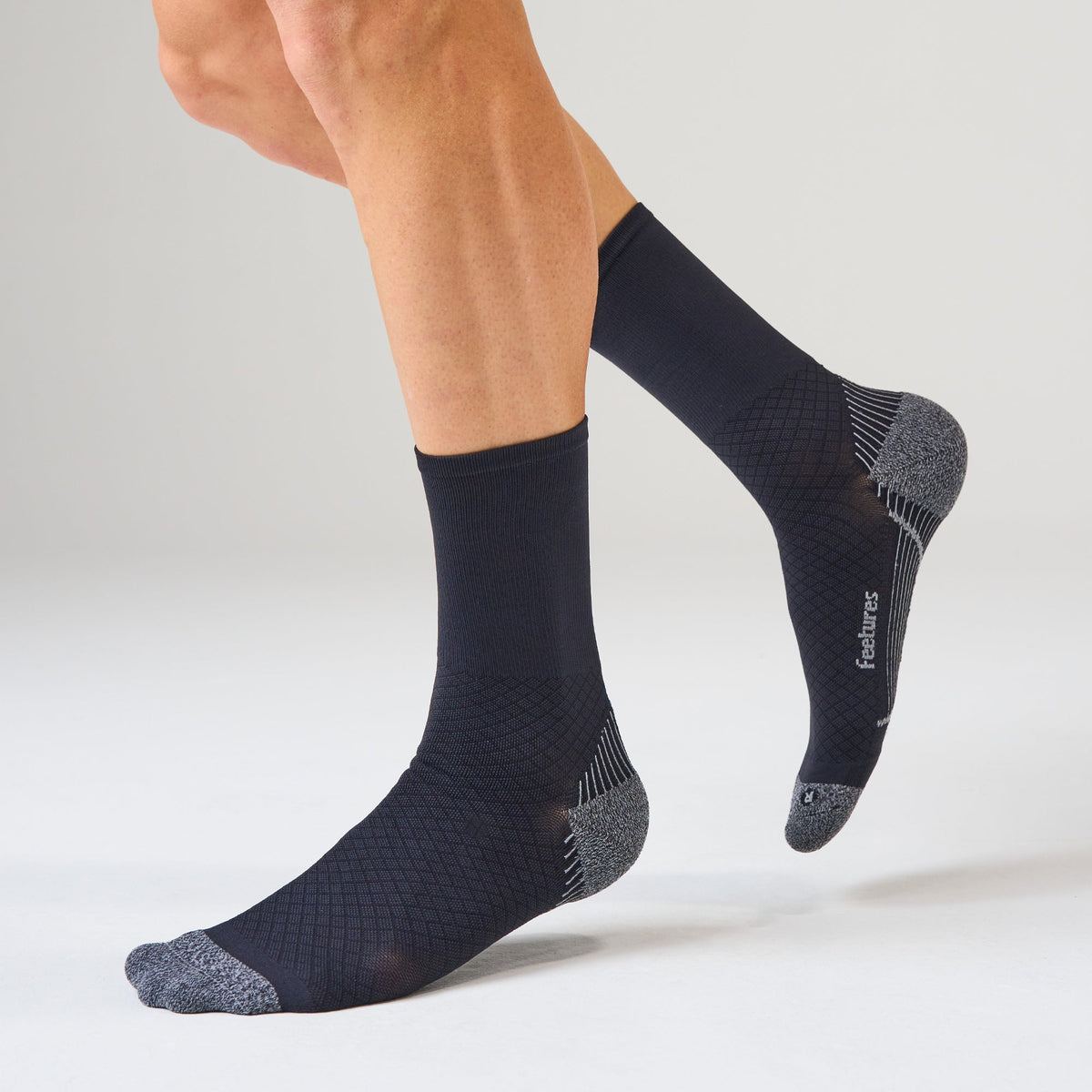 Feetures PF Relief Light Cushion Mini Crew sock in Black — heel detail #Color_Black